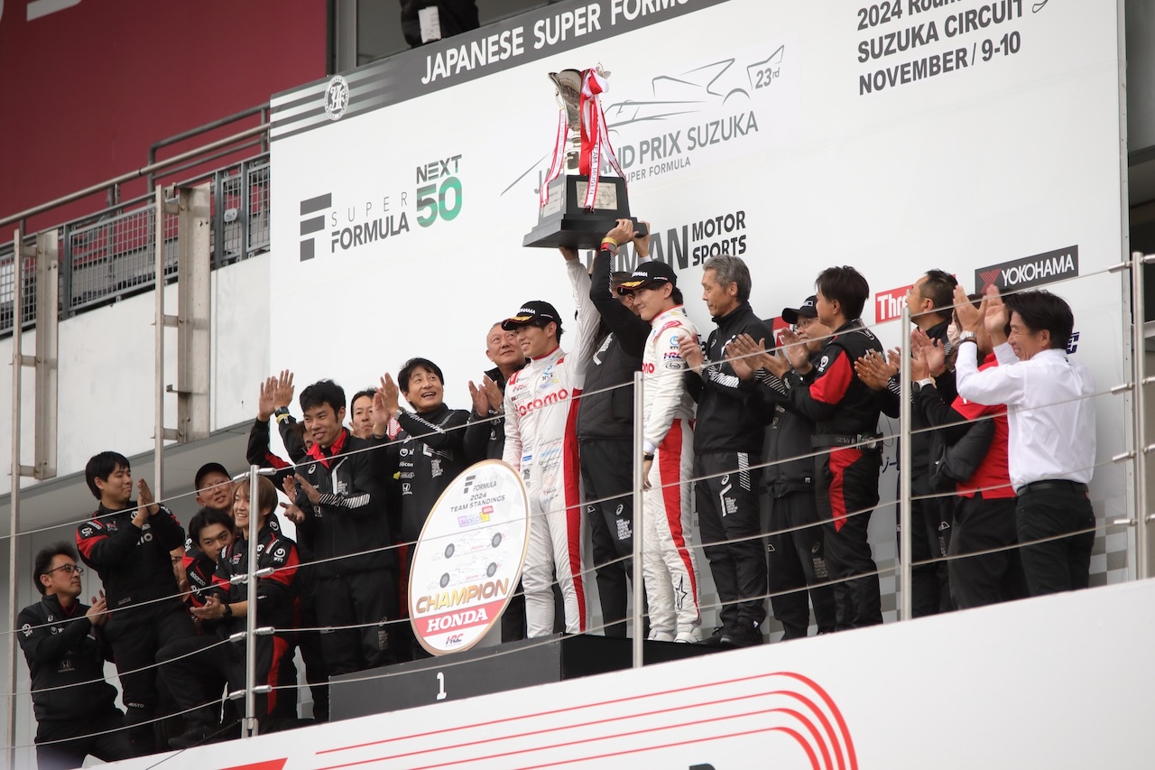 SUPER FORMULA チームチャンピオン　DOCOMO TEAM DANDELION RACING